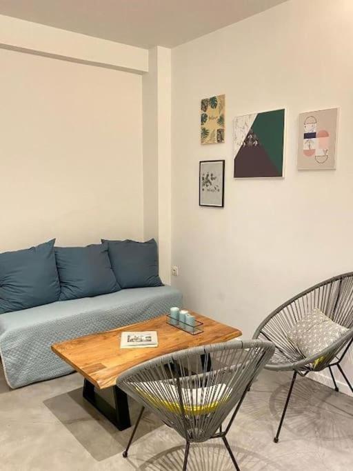 A Place 4U No10 - Garden-Level Getaway 2 Bedroom 2 Bathroom Apartment With Yard Athens Exterior photo